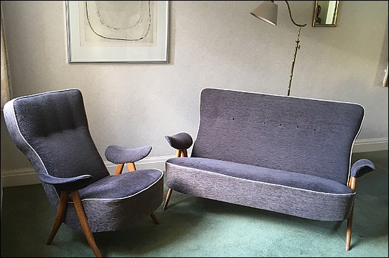 ☑️ Artifort Hairpin Armchair and Two Seater Sofa (Model 105)