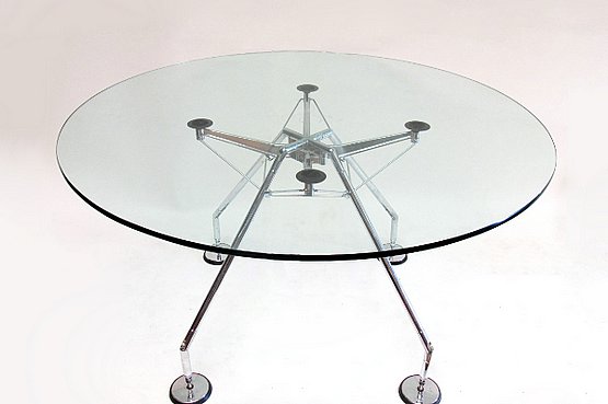 ☑️ Norman Foster for Tecno Spa, a Nomos Table c1986, with a round glass top.