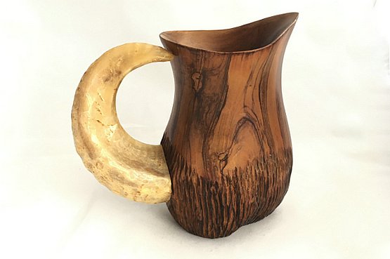 ☑️  vintage Olive wood jug with rams horn handle by A. Fernandez.
              Spain c1950’s