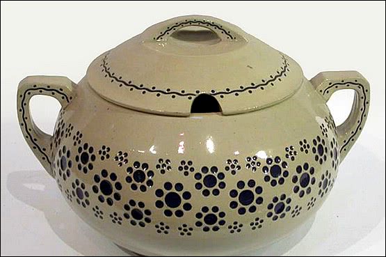 ☑️ 20th Century Decorative Arts |Marzi & Remy stoneware soup tureen / punch bowl of Jugendstil design. Marzi & Remy, Hoehr-Grenzhausen.