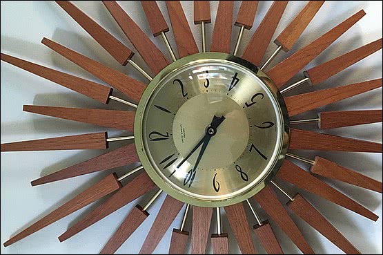 ☑️ 20th Century Decorative Arts |An iconic Anstey & Wilson teak and brass Sunburst / Starburst Wall clock, 1970s.